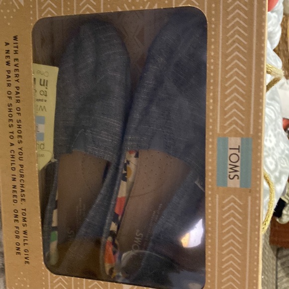 TOMS - Picture 7 of 7